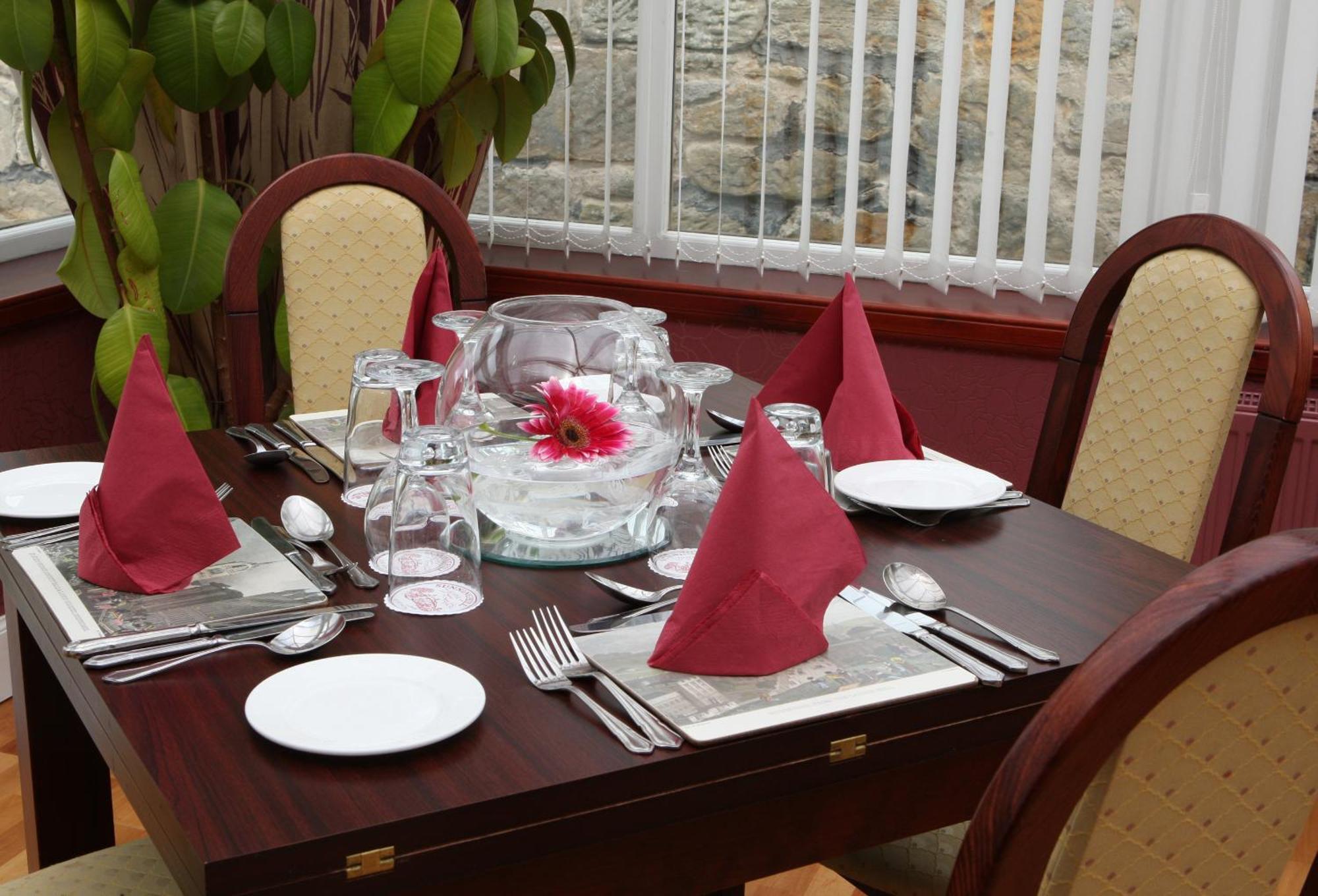 Sunninghill Hotel Elgin Exterior photo
